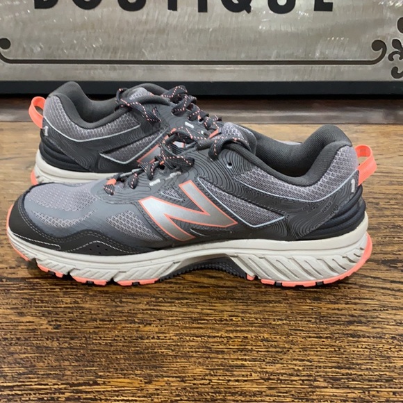 New Balance All Terrain Women’s Shoes Size 10 - Picture 6 of 9